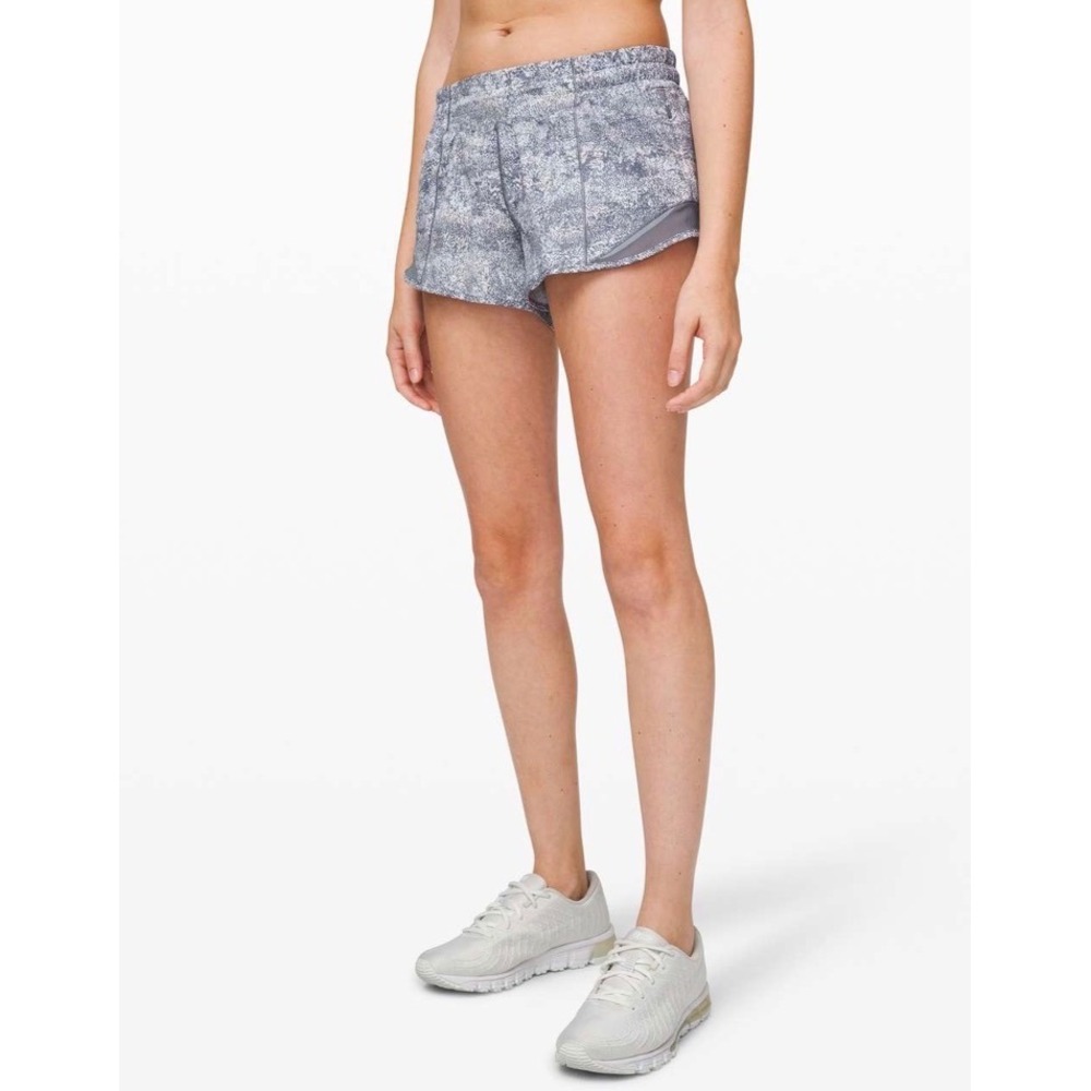 Lululemon Hotty Hot Short II 2.5 Low Rise Grey White Speckled Print Size 10